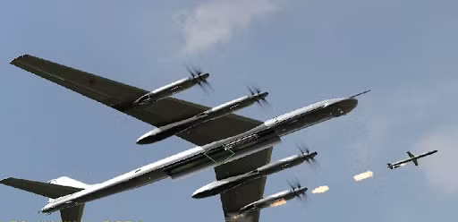 Máy bay Tu-95 vẫn giữ vai trò lớn trong việc mang và phóng các tên lửa hành trình tầm xa của lực lượng Không quân chiến lược Nga. Còn trên chiến trường Syria hiện nay, việc sử dụng máy bay Tu-95 để tiêu diệt các nhóm khủng bố nhỏ lẻ, vừa tốn kém, thậm chí không hiệu quả bằng những loại cường kích chiến thuật như Su-24. Nguồn ảnh: Pinterest.