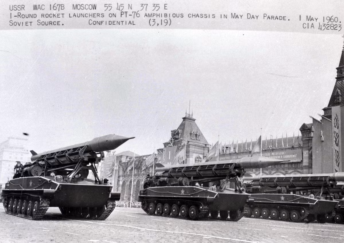 R-11M hay còn gọi là Scud A, ban đầu được phát triển với mục đích mang đầu đạn hạt nhân. Scud A được đưa vào trang bị từ năm 1955. Scud A dài 10,3 m và có đường kính 0,88 m. Tên lửa có tầm bắn 190 km và độ chính xác sai số trong khoảng 3 km.
