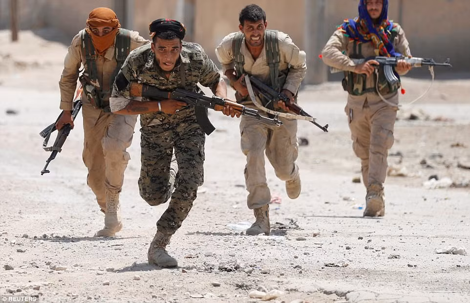 Các cuộc đụng độ lớn để giành quyền kiểm soát tỉnh Idlib diễn ra từ tháng 1 đến tháng 3/2020, khi Quân đội Ả Rập Syria có ý định tổ chức các cuộc tiến công để giải phóng vùng đất cuối cùng này, hiện còn nằm trong tay lực lượng quân nổi dậy.