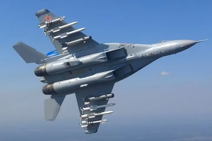 Đầu tiên là tiêm kích chiến đấu hạng trung thế hệ 4 ++ MiG-35, máy bay lần đầu tiên được đưa vào biên chế Không quân Nga vào tháng 7/2019 và được phát triển chủ yếu cho thị trường xuất khẩu, để kế nhiệm các máy bay chiến đấu MiG-21, MiG-23 và MiG-29 trong các phi đội chuyên xuất khẩu.