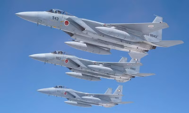 Hơn 200 chiếc F-15J đã được chế tạo. Để giữ cho những chiếc máy bay hơn 30 năm tuổi này có thể cạnh tranh với thế hệ máy bay chiến đấu mới của Trung Quốc, F-15J được nâng cấp với nhiều tính năng mới, nhất là khả năng đối phó điện tử, khả năng tìm kiếm và theo dõi mục tiêu hồng ngoại.
