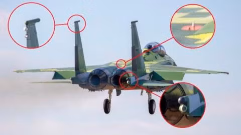F-15EX về cấu hình bên ngoài, vẫn theo công nghệ những năm 1970, nhưng nó có những cải tiến như tầm hoạt động, độ nhạy radar, điện tử hàng không, cảm biến và vũ khí. Nhưng dù thế nào, chiến đấu cơ hạng nặng F-15EX vẫn là loại chiến đấu cơ hoàn toàn không có khả năng tàng hình như F-22 hoặc F-35.