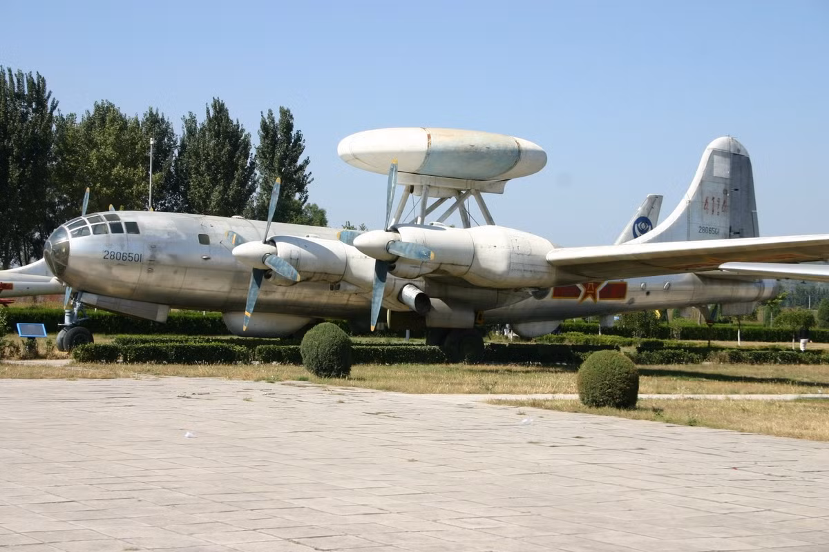 Stalin cũng tặng 10 chiếc Tu-4 cho Trung Quốc vào năm 1953, chúng hoạt động cho đến năm 1988. Không quân Trung Quốc thậm chí còn thử chuyển đổi hai chiếc để phục vụ như máy bay cảnh báo sớm đầu tiên của mình, mặc dù đĩa radar tỏ ra quá cồng kềnh. Một số chiếc Tu-4 của Trung Quốc hiện có thể được nhìn thấy tại Bảo tàng Không quân Trung Quốc.