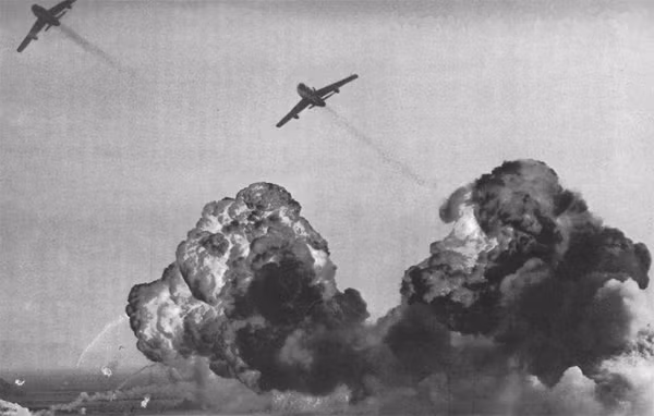 Vào ngày 3/12/1971, Pakistan đã tiến hành một cuộc không kích phủ đầu, nhằm vào các sân bay của Ấn Độ; đây là chiến dịch cố gắng mô phỏng cách Không quân Israel, đã tiêu diệt không quân Ai Cập vào năm 1967.