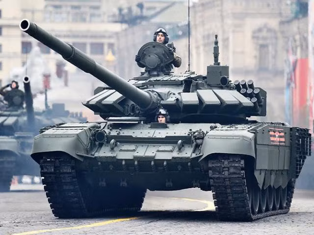 Phiên bản T-72B3 lần đầu tiên được giới thiệu vào năm 2010, đã được cải tiến rất nhiều so với thiết kế ban đầu và được đánh giá là dòng xe tăng thế hệ thứ ba có khả năng chiến đấu hiệu quả, vì vậy T-72 vẫn có thể phục vụ trong quân đội nhiều quốc gia thêm nhiều năm nữa. Nguồn ảnh: Pinterest.