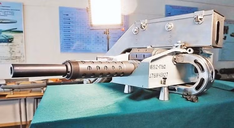 Pháo không gian R-23M Kartech nặng 16,7 kg, sử dụng đạn nặng 200 gr cỡ 14,5 mm (cỡ đạn cho súng đại liên). Nguyên thủy, được cho là biến thể của khẩu pháo R-23 mà kỹ sư Aron Rikhter thiết kế cho máy bay ném bom siêu thanh Tu-22.