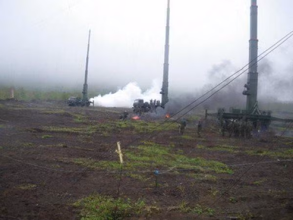 Với tác động của hệ thống Murmansk-BN, các loại vũ khí “thông minh” của đối phương trở nên “mù và điếc”. Máy bay trinh sát mất khả năng truyền thông tin trinh sát thu thập được. Máy bay AWACS không thể cấp tọa độ và tốc độ của các mục tiêu trên không, đã phát hiện được cho máy bay chiến đấu. Tàu chiến không thể nhận nhiệm vụ chiến đấu