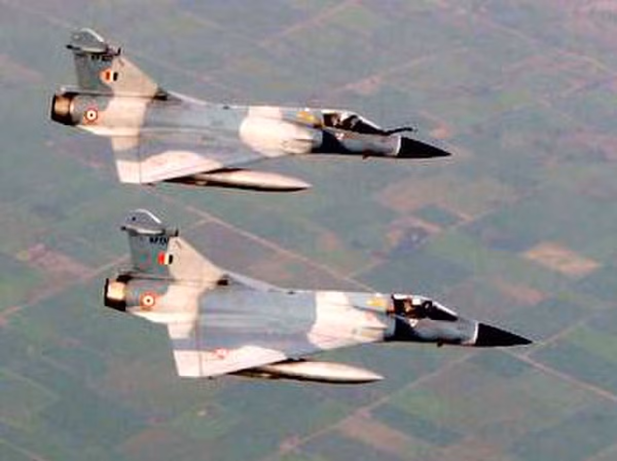 Sau này nhờ sự giúp đỡ của Israel, số Mirage 2000 của Ấn Độ đã có thể sử dụng được vũ khí dẫn đường chính xác và chính số Mirage 2000 này đã tấn công bằng bom có điều khiển hạng nặng SPICE 2000 do Israel sản xuất, vào trại khủng bố nằm trên lãnh thổ Pakistan, gây ra cuộc khủng hoảng Balakot vào tháng 2/2019. Nguồn ảnh: QQ. 