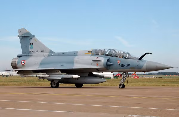 Đổi lại, số phụ tùng thay thế từ 24 máy bay chiến đấu Mirage 2000 đã qua sử dụng này, sẽ được sử dụng để tiếp tục duy trì hiệu quả chiến đấu của 40 máy bay chiến đấu Mirage 2000E và 10 máy bay chiến đấu Mirage 2000ED, được đưa vào trang bị từ năm 1985 trong Không quân Ấn Độ.