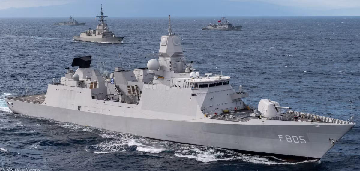 Lần này, Nga không đưa máy bay chiến đấu Su-24 mang bom cảnh cáo và cũng không có vụ nổ súng nào vào con tàu, dọc theo hành trình của kẻ xâm phạm biên giới. Tàu chiến Evertsen bị xử lý theo cách khác, nhưng cũng rất hiệu quả và mang tính răn đe cao.