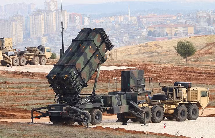 Các chuyên gia Iran cho rằng, hệ thống phòng không Patriot bị đánh giá là có một lịch sử hoạt động và phát triển rất khó khăn. Trong khi đó, thông qua các hồ sơ thử nghiệm thì hệ thống THAAD cũng chưa đạt mức tối ưu.