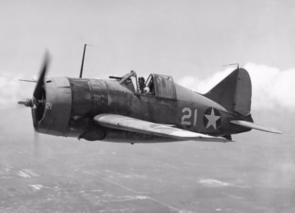Đầu tiên là máy bay Brewster Buffalo, được đưa vào hoạt động từ cuối những năm 1930, ban đầu máy bay được thiết kế để có thể hoạt động trên tàu sân bay. Nhưng Buffalo đã bị thiệt hại nặng nề khi đối đầu với Hải quân Nhật Bản trong những ngày đầu của Thế chiến thứ hai.
