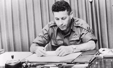 Công việc thiết kế một mẫu MBT của người Israel, được giao cho Thiếu tướng Tal, cựu chỉ huy lực lượng tăng, thiết giáp IDF và là người đã chỉ huy Sư đoàn thiết giáp 84, tiến công ở bán đảo Sinai.