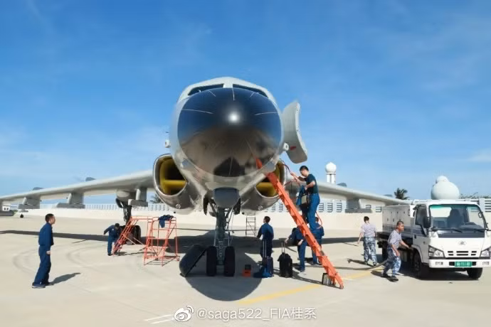 Những máy bay quân sự của Trung Quốc, trên các đảo chiếm đóng trái phép, có nhiệm tuần tra trong khu vực, cũng như đe dọa các tàu chiến của các quốc gia khác hoạt động hợp pháp trên vùng biển này, bằng tên lửa hành trình chống hạm.