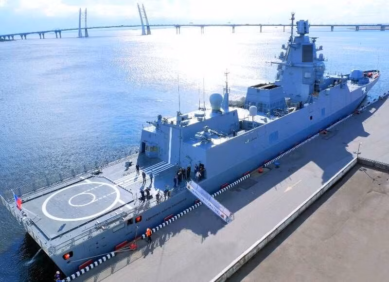 Cả hai lớp tàu chiến Đề án 22356 và Đề án 11356 đều có khả năng phòng không tốt, có thể yểm trợ cho các đảo, giàn khoan dầu xa đất liền, đóng vai trò phòng không hạm đội, bảo vệ các tàu tên lửa trong biên đội chiến đấu đi kèm