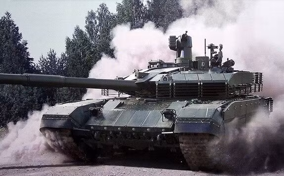 Có thể thấy, cả hai loại xe tăng chủ lực T-90M và T-80BVM là phiên bản nâng cấp cực kỳ mạnh mẽ, đáng gờm mà tất cả các loại xe tăng chiến đấu chủ lực thế hệ 3 và 3+ trên thế giới hiện nay đều phải nể sợ. Hiện, chúng đang dần được biên chế cho những đơn vị xe tăng tinh nhuệ hàng đầu Lục quân Nga. Nguồn ảnh: BMDP.