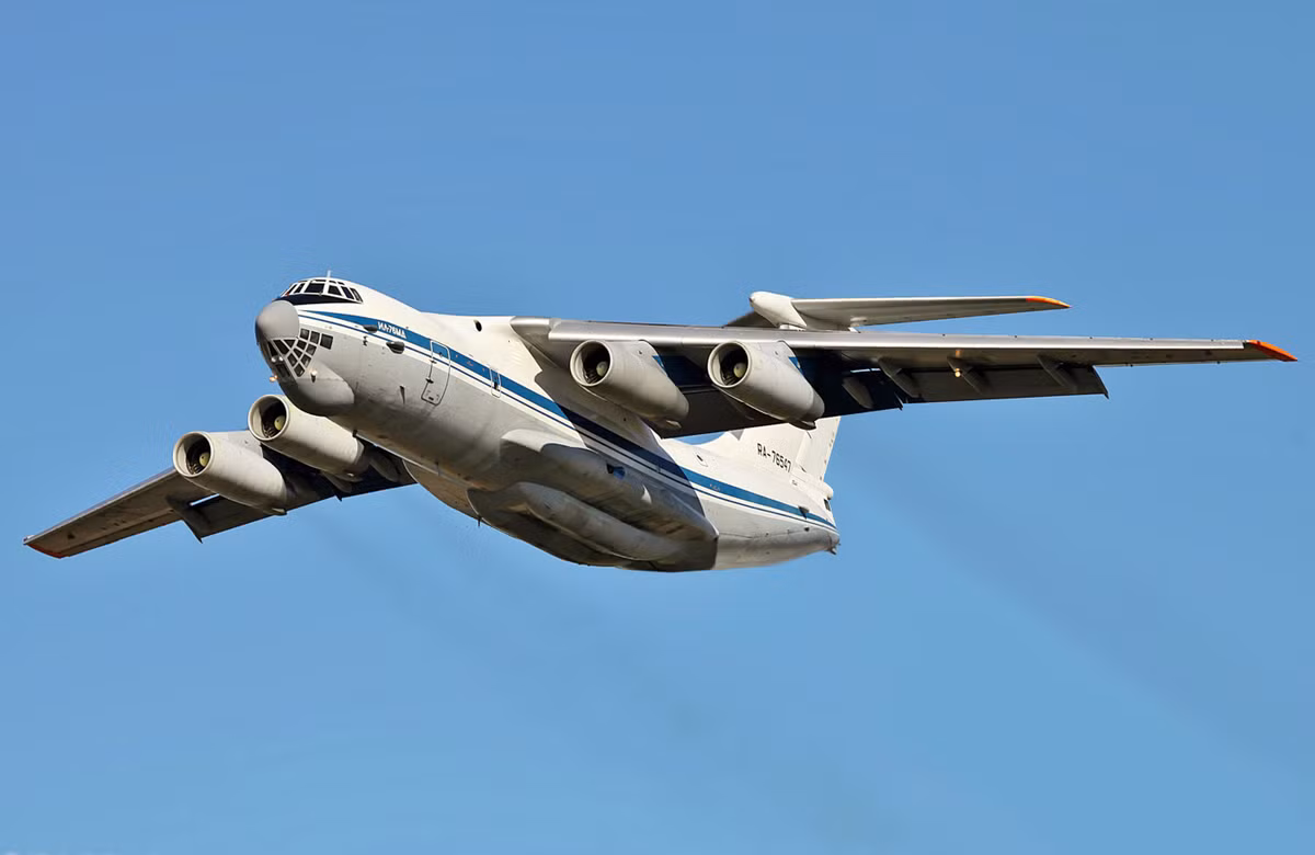Bộ Quốc phòng Nga có kế hoạch mua tới 90 chiếc Il-2030MD-76A, cũng như nâng cấp số lượng "cựu binh" tương tự lên cấp độ Il-76MD-M. Với số máy bay này, khả năng của Lực lượng Dù và Vận tải Quân sự Hàng không sẽ tăng lên đáng kể, quân đội Nga sẽ trở nên cơ động hơn. Nguồn ảnh: BMDP.