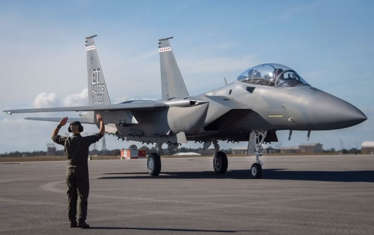 Việc sử dụng F-15EX không chỉ giúp các phi công Israel sẽ nhanh quen thuộc với loại máy bay phản lực mới; đồng thời chi phí bảo trì cũng sẽ không lớn hơn đáng kể vì các bộ phận phần lớn sẽ tương thích được với các biến thể F-15 khác mà Israel hiện đang có trong biên chế.