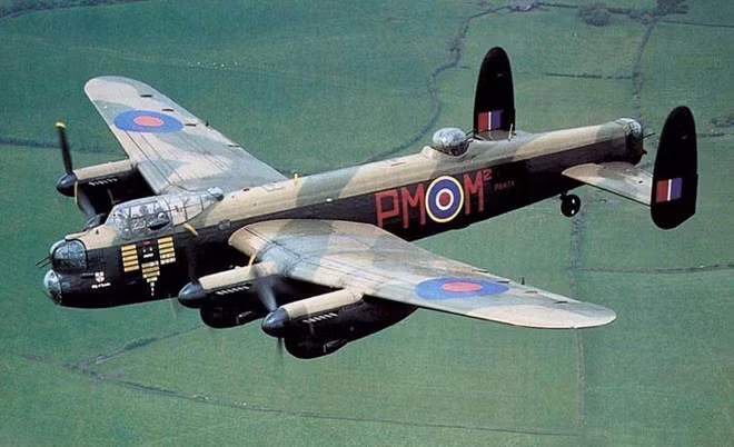 Đến năm 1942, công nghệ máy bay đã có những tiến bộ vượt bậc, nên Hawker Hurricane không còn giữ vai trò là máy bay đánh chặn. Nó vẫn tiếp tục chứng minh giá trị là máy bay chiến đấu ném bom và chống tăng trên chiến trường.