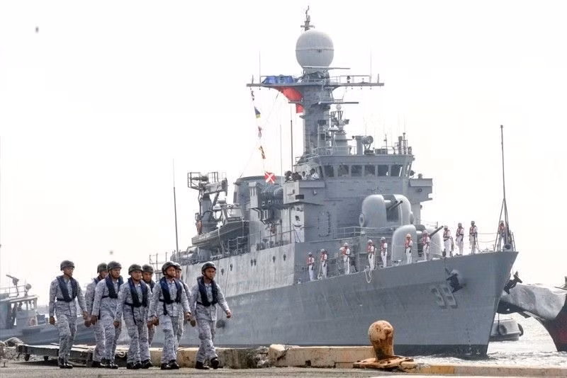 Đây là tàu hộ vệ đa dụng, sau đó đổi tên thành tàu BRP Conrado Yap (PS 39). Ngoài các tàu đã qua sử dụng, Chính phủ Philippines có kế hoạch mua 2 tàu hộ vệ đóng mới, theo phỏng đoán sẽ do tập đoàn công nghiệp nặng Hyundai (HHI) đóng tại Hàn Quốc, trị giá 596 triệu USD.