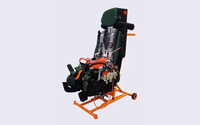 Hơn nữa, K-36 đã được trang bị cho nhiều loại máy bay chiến đấu khác nhau, từ máy bay ném bom chiến lược Tu-160, máy bay chiến đấu MiG-29 và Su-27, đến trực thăng vũ trang Ka-50. 