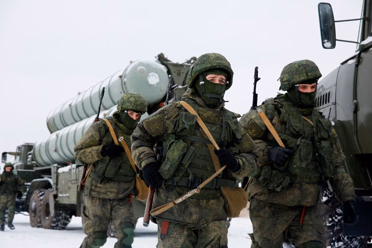 Nhiệm vụ chủ yếu của S-300PM1 là phòng không khu vực, trước sực đe dọa của số máy bay chiến thuật của Ukraine như Su-27, MiG-29, Su-24; phía Nga không bao giờ coi nhẹ lực lượng chiến đấu này, và coi đây là mối đe dọa chủ yếu với lực lượng vũ trang Donbass tự xưng.