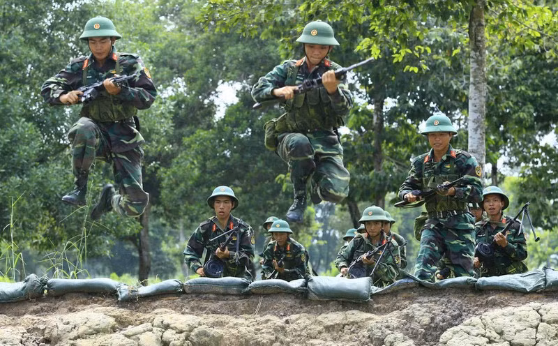 Tuy vậy, lực lượng bộ binh Việt Nam với quân số quá lớn vẫn chưa thể được trang bị các loại quân tư trang hiện đại này trên quy mô rộng khắp trong thời gian ngắn.