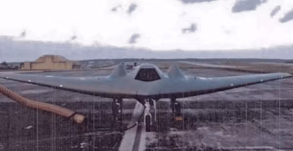 Không quân Mỹ cũng có một máy bay không người lái do thám tàng hình khác là RQ-170 Sentinel do Lockheed Martin sản xuất. Tuy nhiên, RQ-170 có kích thước tương đối nhỏ, sải cánh chỉ 20 mét nên UAV Sentinel có chiều cao bay hạn chế và không đủ tầm bay. 