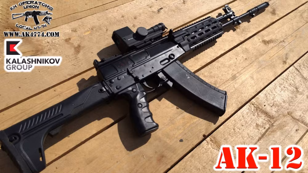 Mẫu mới nhất của gia đình AK hiện nay là AK-12 (AK-15) đã loại bỏ hầu hết các khuyết điểm của các mẫu AK trước đây; nhất là mức độ chính xác đã được cải thiện rất nhiều, nhưng vẫn giữ được tính tin cậy vốn có trên các mẫu AK trước đó.