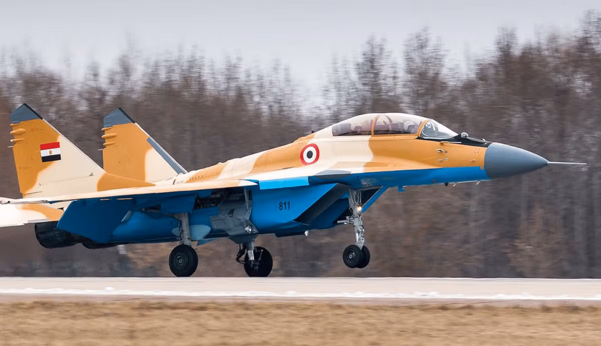 Nhiều nguồn tin cho rằng Ai Cập sẽ tiếp tục đặt hàng thêm các máy bay Su-35 và các máy bay phản lực MiG-35 nhẹ hơn, cũng có thể sau khi thiết kế Su-57 được hoàn thiện, Ai Cập có thể sẽ tìm cách mua loại máy bay này thay cho Su-35.