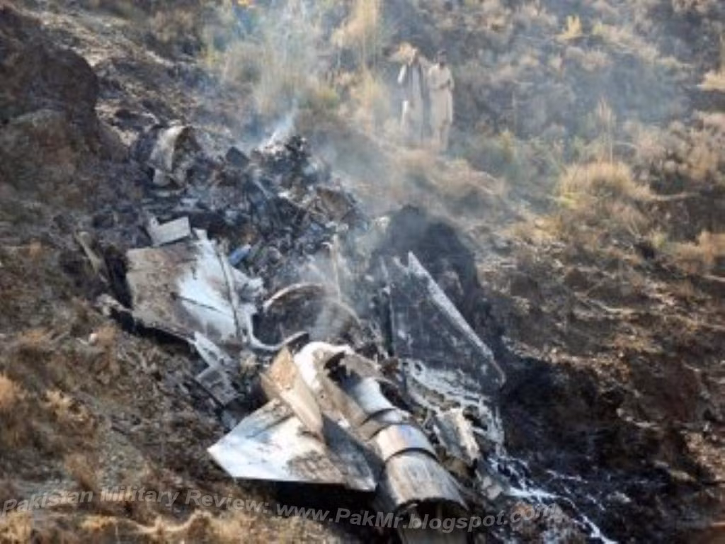 Pakistan đã đưa JF-17 đến các cuộc triển lãm hàng không quan trọng. Tuy nhiên, màn biểu diễn nhạt nhòa trong Triển lãm Hàng không Paris 2019, đặc biệt là khi bay ở tốc độ thấp, do đó đã không thu hút được bất kỳ khách hàng tiềm năng nào.