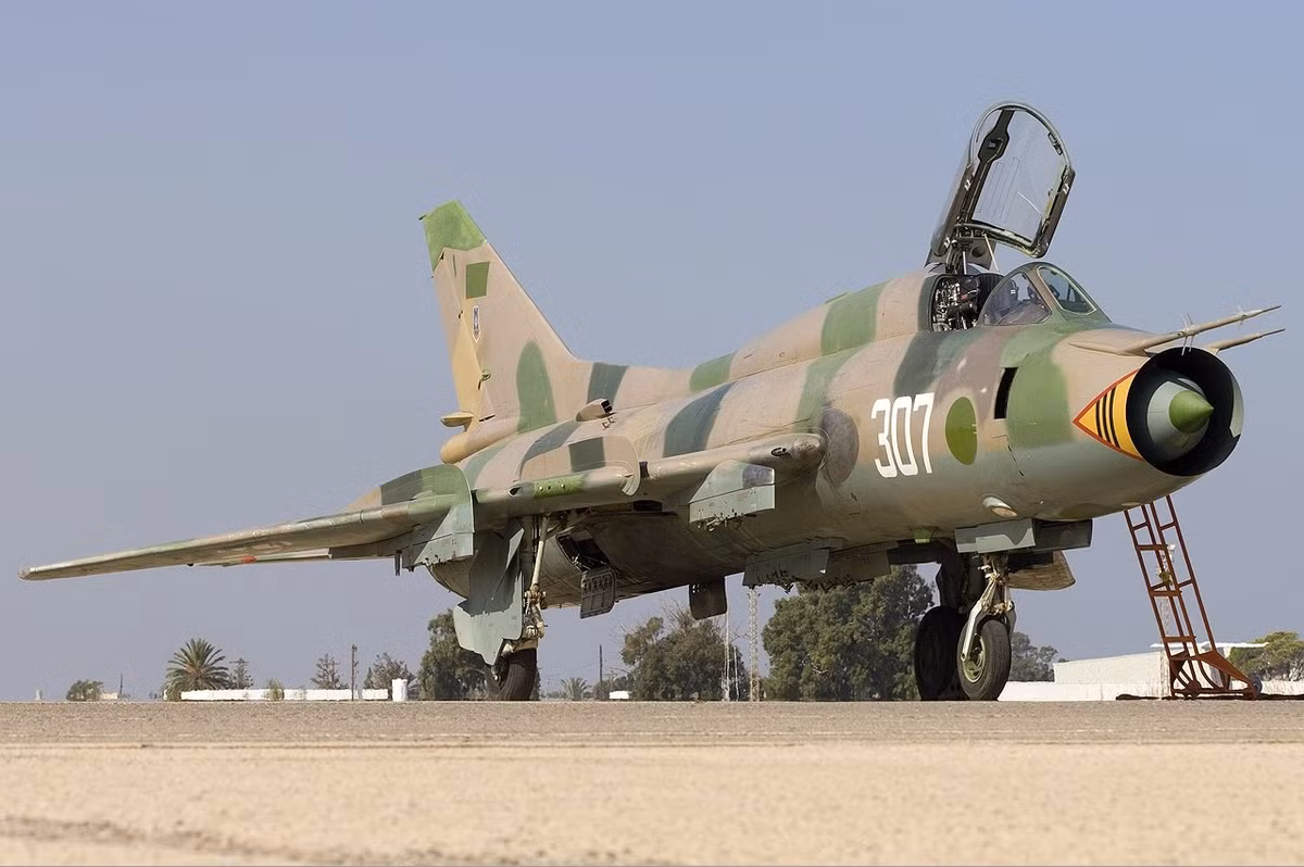 Khi chiến tranh vùng Vịnh lần 1 kết thúc, đã có 140 máy bay chiến đấu các loại của Iraq chạy sang Iran “lãnh nạn”; sau đó Iran tuyên bố, những máy bay chiến đấu của Iraq là “tài sản” của Iran, bất chấp những nỗ lực “đòi lại” của Chính quyền Iraq sau đó.