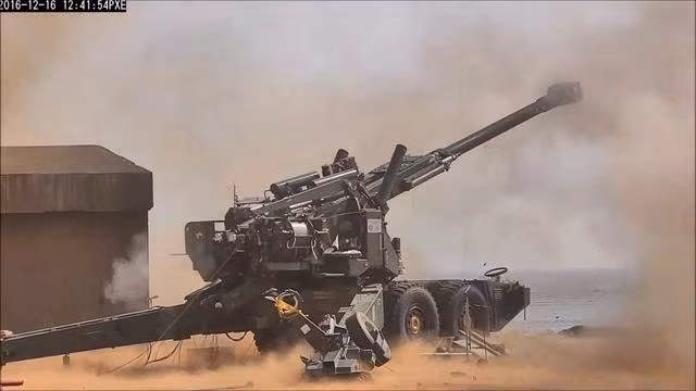 Lựu pháo Atagos (ATAGS) được phát triển bởi Tổ chức Nghiên cứu và Phát triển Quốc phòng (DRDO) Ấn Độ và do các công ty tư nhân trong nước sản xuất. Pháo được trang bị hệ thống điều khiển và chỉ huy hoàn toàn tự động bằng điện, ổ đạn có 6 viên, thay vì 3 viên tiêu chuẩn. ATAGS cũng là loại pháo có tầm bắn xa nhất trên thế giới, với tầm bắn tối đa 48 km.