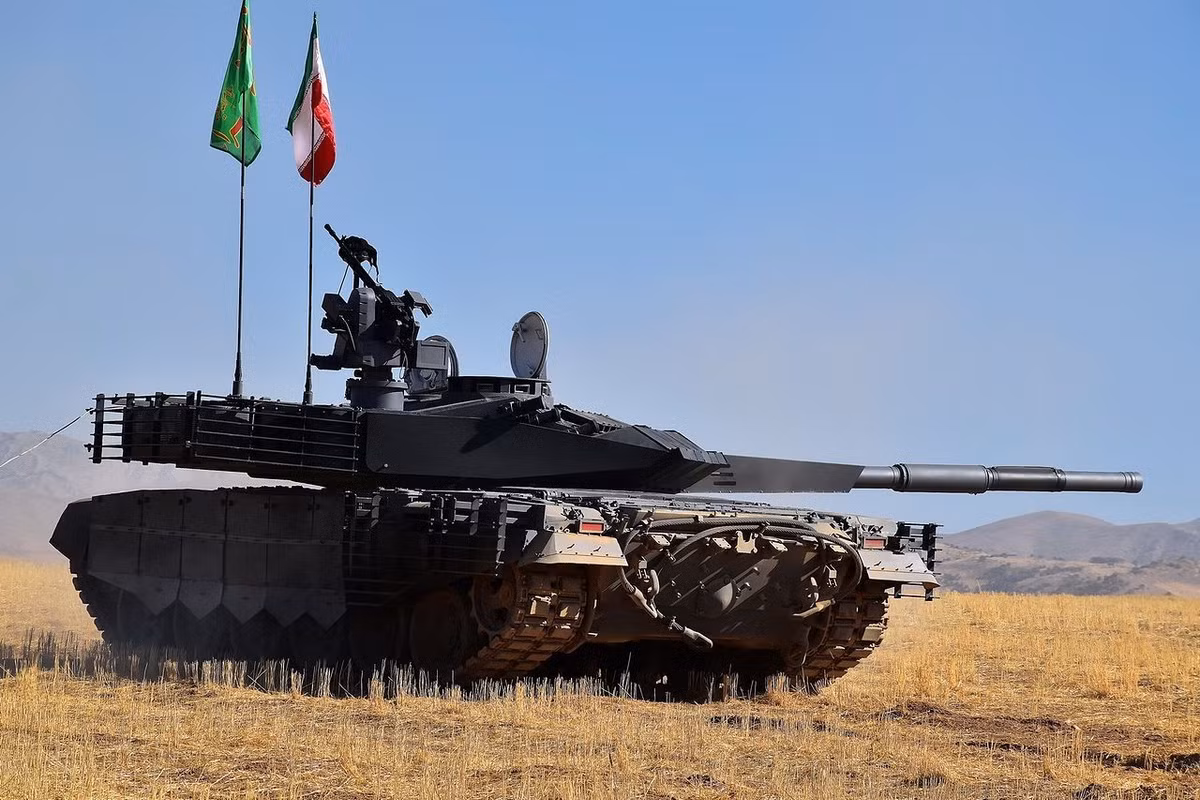 Tư lệnh Lục quân Iran, Chuẩn tướng Kiomars Heidari, đã phát biểu trên kênh truyền hình nhà nước Iran nói rằng, Các lực lượng vũ trang Iran, đã cùng phát triển một phiên bản MBT mới, tương đương với xe tăng T-90 của Nga. MBT mới này, đang trải qua các cuộc thử nghiệm cuối cùng, trước khi được chuyển giao cho Lục quân Iran.