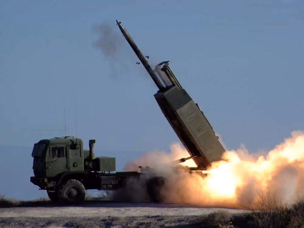 Trong một đoạn video do Lockheed Martin công bố, hai máy bay chiến đấu F-35 đã phát hiện hệ thống S-400 trong lãnh thổ Nga, và thông báo tọa độ chính xác, tới hệ thống tên lửa đạn đạo chiến thuật M-142 HIMARS, để tiêu diệt hệ thống phòng không này.