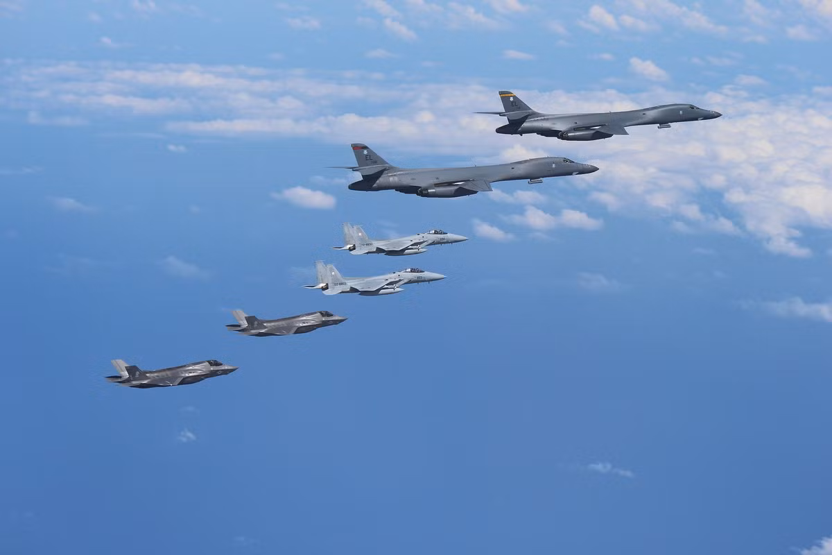 Trong số rất nhiều dự án quốc phòng mà Hàn Quốc đang thực hiện, tại sao việc mua F-35 lại gây ra phản ứng gay gắt như vậy từ phía Triều Tiên? Phải chăng, các cơ sở quân sự của Triều Tiên sẽ bị "san phẳng", bởi số chiến đấu cơ F-35 của Hàn Quốc?