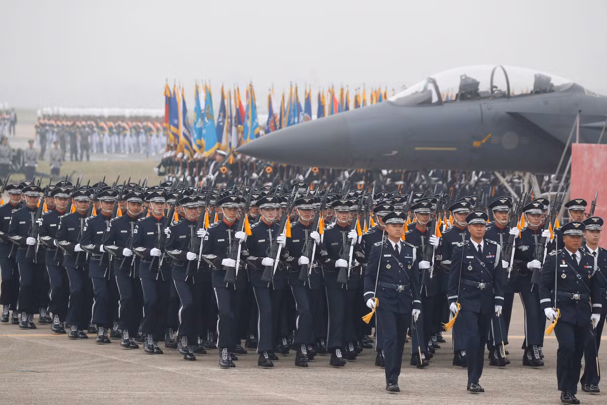 Để gửi lời cảnh báo tới Triều Tiên, vừa qua Washington và Seoul tuyên bố tiếp tục đầu tư vào công nghệ, nhằm bảo vệ an ninh của Hàn Quốc. Trong đó tập trung mua sắm máy bay chiến đấu tàng hình thế hệ 5 F-35, thuộc loại tiên tiến nhất hiện nay.
