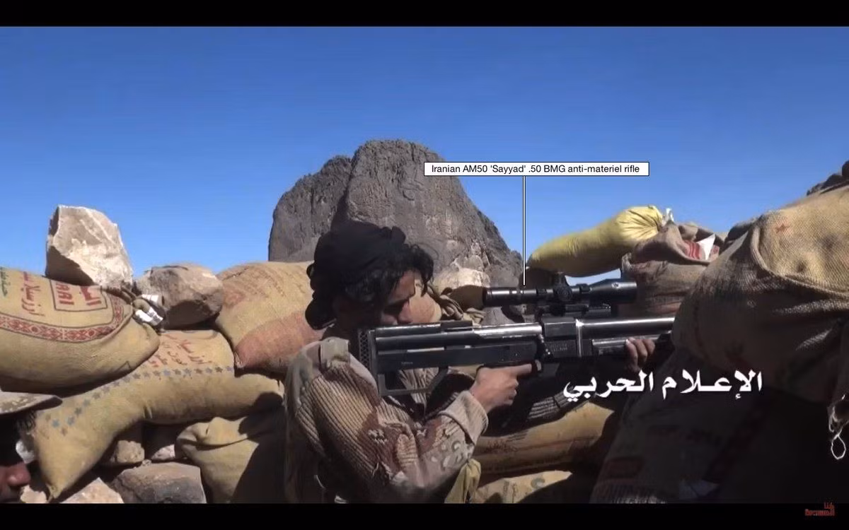 Với chiến tranh đô thị diễn ra phổ biến tại chiến trường Syria, những xạ thủ bắn tỉa thường ẩn nấp trong các nhà cao tầng, bắn từ cửa sổ của các tòa nhà này; các phòng này sẽ giúp giảm tiếng nổ và chớp lửa đầu nòng khi bắn, do vậy đối phương khó phát hiện.