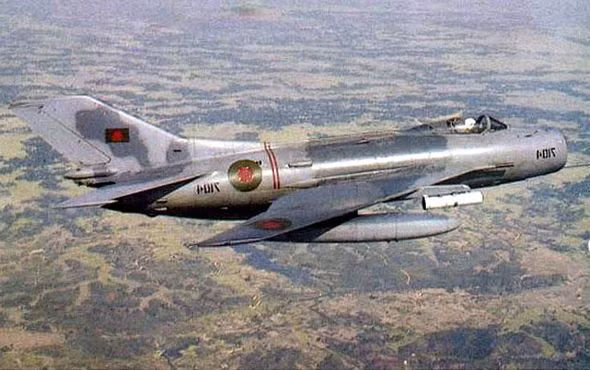 Nhìn chung, số lượng máy bay chiến đấu MiG-19 được sản xuất tại Liên Xô ít hơn nhiều so với MiG-15 và MiG-17 và cũng chỉ có một số ít đơn vị của Không quân Liên Xô, được trang bị MiG-19, trong vai trò tiêm kích đánh chặn; và ngay từ đầu thập niên 1960, MiG-19 đã bị thay thế bởi MiG-21 hiện đại hơn.