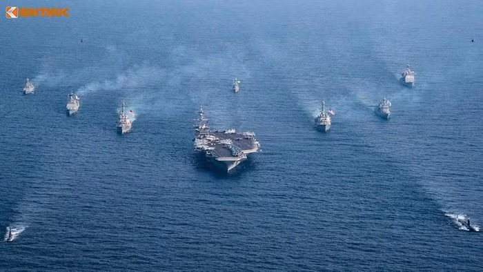 Do các tàu sân bay của Hải quân Mỹ, được bảo vệ bởi một đội tàu chiến hộ tống rất hùng hậu, nhiều tàu trong số đó chuyên về tác chiến chống tàu ngầm; do vậy các tàu ngầm khó có thể tiếp cận gần tàu sân bay để phóng ngư lôi. Vậy tàu ngầm Oscar của Liên Xô sẽ tiếp cận tàu sân bay bằng cách nào?