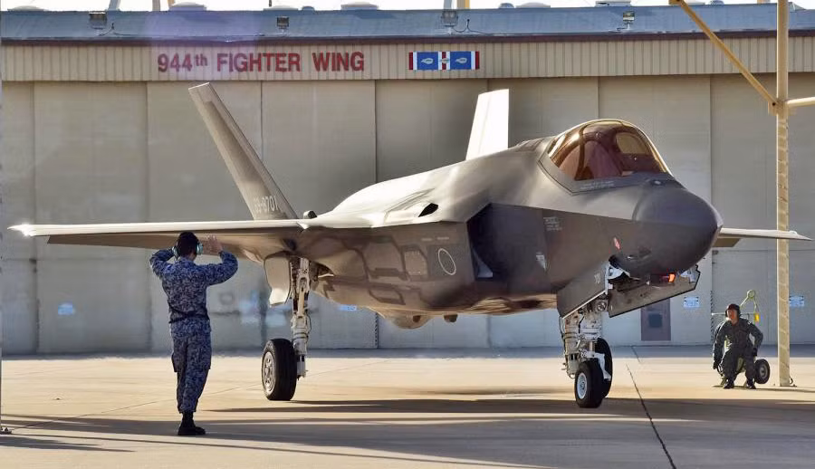 Hiện tại, các máy bay chiến đấu F-35 được triển khai tại căn cứ Misawa, nằm trên đảo Honshu. Tokyo tin rằng các máy bay chiến đấu thế hệ thứ năm cần được di chuyển về phía nam để có thể phản ứng nhanh hơn với mối đe dọa của Trung Quốc đối với quần đảo Senkaku.