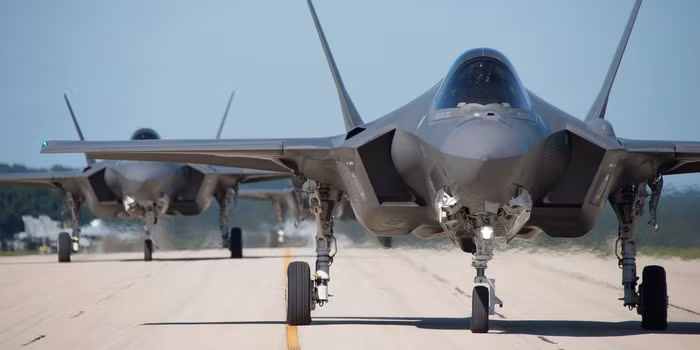 Ngoài ra, Nhật Bản cũng lưu ý rằng các máy bay chiến đấu F-35 sẽ có thể thực hiện nhiệm vụ chung, với các máy bay chiến đấu tương tự của không quân và hải quân Mỹ, hiện đang được triển khai ở miền nam Nhật Bản. Nguồn ảnh: Pinterest.