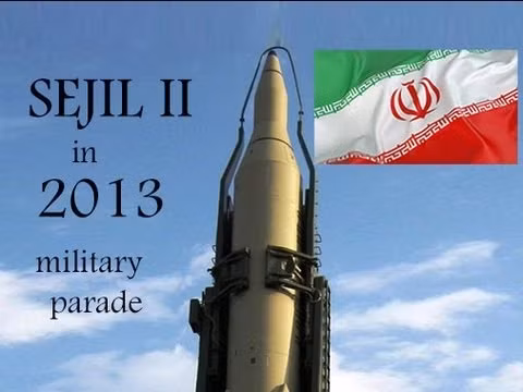 Chương trình phát triển tên lửa của Iran đã có một bước nhảy vọt lớn với việc trang bị tên lửa tầm trung Sejil. Không giống như các tên lửa sử dụng nhiên liệu lỏng trước đây, Sejil sử dụng nhiên liệu rắn, nên không phải nạp nhiên liệu trước khi phóng và có thể luôn sẵn sàng khai hỏa. Công nghệ tên lửa sử dụng nhiên liệu rắn của Iran, có thể do Trung Quốc chuyển giao vào thập niên 1990.