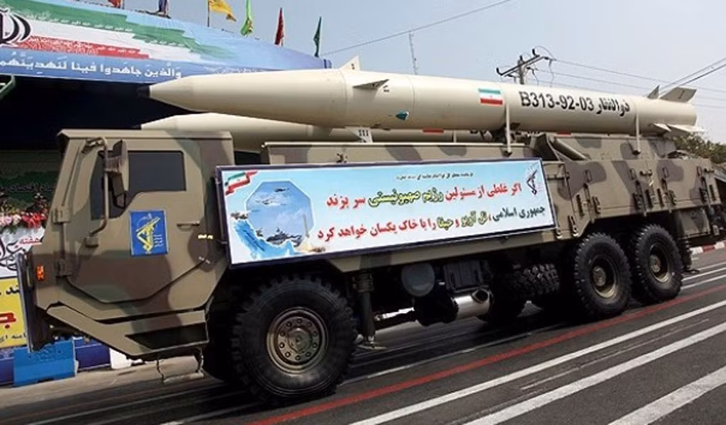 Chương trình tên lửa đạn đạo của Iran bắt đầu từ yêu cầu thời chiến đối với vũ khí chiến lược tầm xa, và tiến tới là phương tiện mang đầu đạn hạt nhân. Mặc dù mức độ chính xác chưa cao, nhưng với khả năng mang các loại đầu đạn hóa học (và có thể là hạt nhân), vẫn có sức răn đe rất lớn với các đối thủ của Iran. Nguồn ảnh: KKiun.