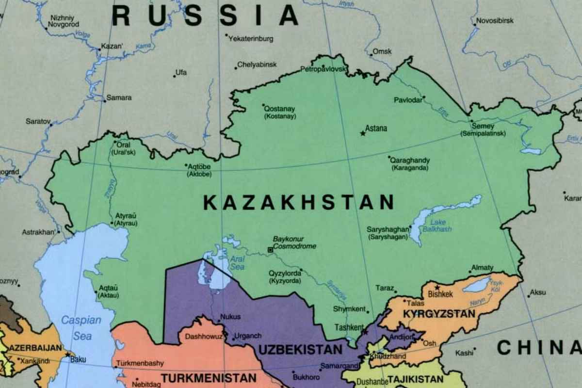 Trong số 15 quốc gia kế thừa của Liên Xô được thành lập vào năm 1991 sau khi Liên Xô tan rã, Kazakhstan không chỉ là quốc gia có diện tích lãnh thổ đất liền lớn nhất sau Nga, mà còn là một trong những quốc gia ổn định nhất về mặt xã hội cũng như kinh tế.