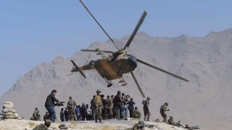 Taliban đã nhanh chóng kiểm soát các căn cứ quân sự của quân đội Afghanistan và có được nhiều vũ khí hiện đại. Trong trận chiến với phe kháng chiến ở thung lũng Panjshir, Taliban được cho đã điều khiển trực thăng Black Hawk tấn công vào các mục tiêu tại đây.