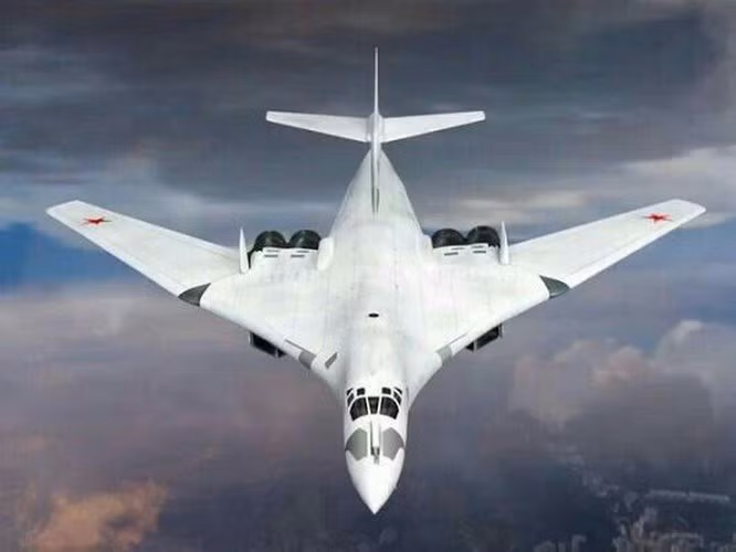 Về máy bay ném bom chiến lược, chiếc Tu-160M2 cải tiến cũng sẽ được hoàn thành việc nâng cấp; Tu-160M2 sẽ được trang bị động cơ NK-32-02, giúp tăng lực đẩy và giảm tiêu hao nhiên liệu, khiến tầm hoạt động của Tu-160M2 vượt xa nguyên bản.