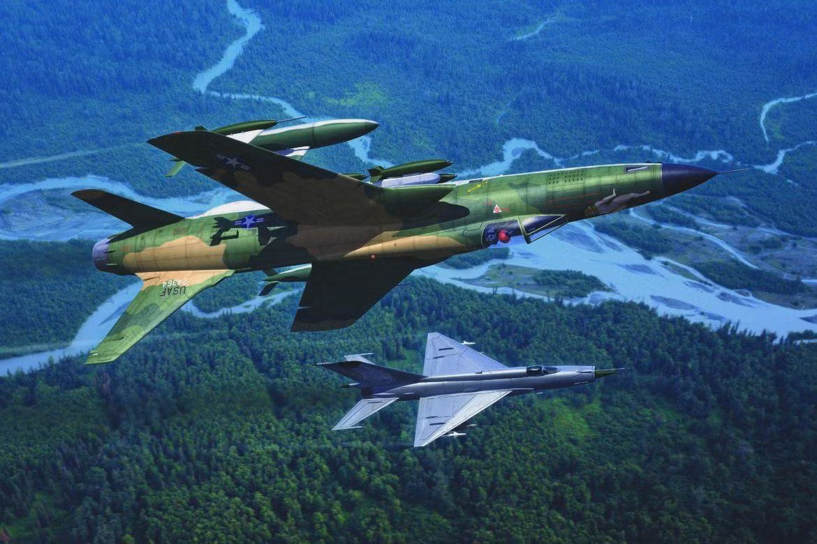 Nhưng giống như chiến đấu cơ F-35 hiện nay, F-105 được cho là có thể đánh bại mọi máy bay chiến đấu của đối phương. Nhưng trên thực tế, F-105 cũng như F-35, đã bay quá chậm để có thể đánh bại tiêm kích MiG-21 do Liên Xô sản xuất, một đối thủ "xứng đáng ngang tầm" của F-105 vào thời điểm đó.