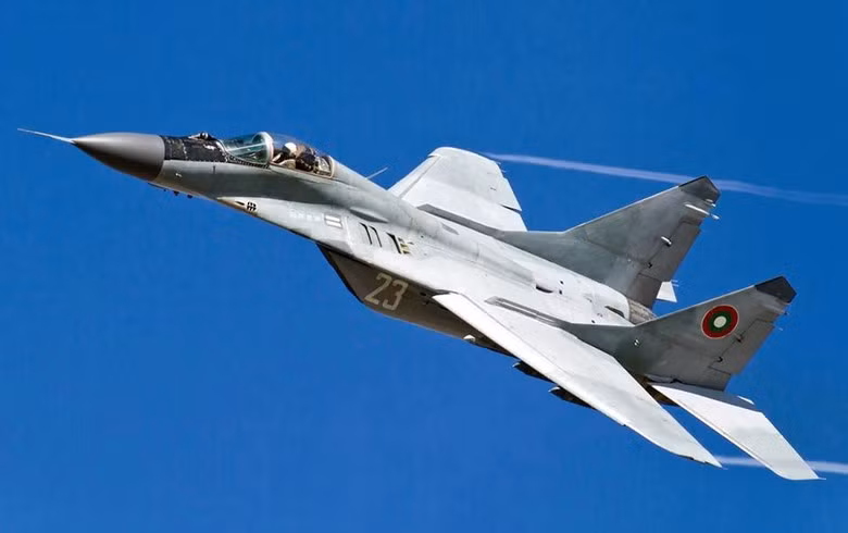 Bulgaria cũng có MiG-21 và MiG-29; số MiG-21 ngoài tặng cho Romania, thì còn được đưa vào niêm cất. Còn số MiG-29 hiện đang ở trong tình trạng kỹ thuật tồi tệ, đến mức các phi công Bulgaria từ chối bay chúng.