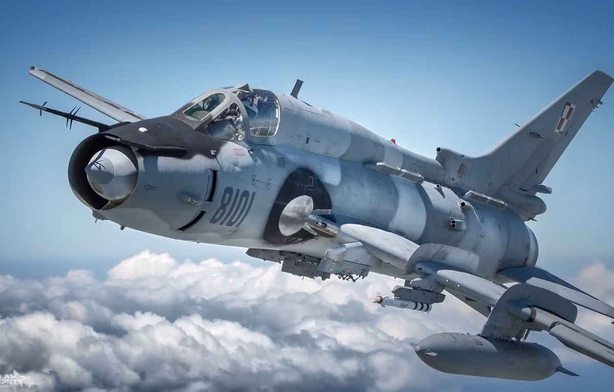 Nhưng việc các phi công NATO lấy Su-22M4K giả làm máy bay của Nga, để giúp thành thạo các chiến thuật không chiến với máy bay chiến đấu của Nga là một sai lầm; vì các loại máy bay chiến đấu của Nga hiện nay như Su-20SM hay Su-35S, đang “săn đuổi” máy bay NATO trên Biển Baltic hoàn toàn không có điểm gì giống Su-22M4. Nguồn ảnh: Pinterest.